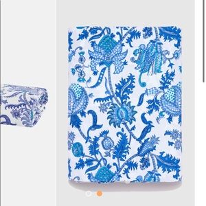 Roller Rabbit Duvet Cover. Twin/Twin XL